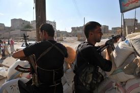 Opevněné kontrolní stanoviště rebelů u Alepa.