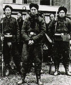 Bojovníci z povstání boxerů kolem roku 1900.
