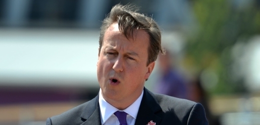 Britský premiér David Cameron se za trapas oficiálně omluvil.