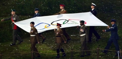 Momentka ze zahájení olympijských her v Londýně.