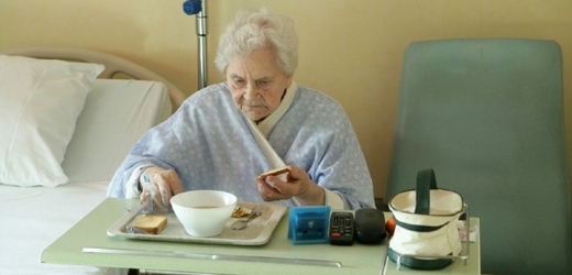 Pacienti řady nemocnic se po zavedení regulačních poplatků nedočkali lepší stravy, i když očekávali, že peníze navíc využije nemocnice na jejich komfort (ilustrační foto).