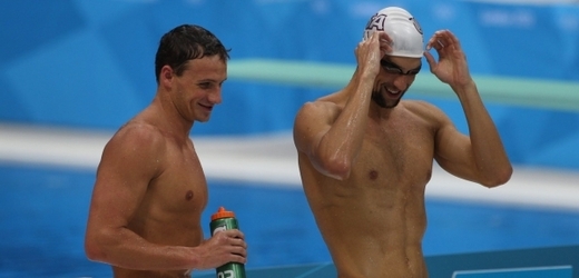 Ryan Lochte (vlevo) a Michael Phelps si dokážou udělat legraci i sami ze sebe.