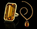 Safírový prsten a náhrdelník v oslnivé žluté a zlaté barvě. Pro celebritu jako dělané.