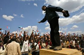 Rwandský prezident Kagame má autokratické manýry, ale svou zemi vede k rozkvětu.