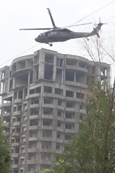 Vesele se stavělo - dokud nad Kábulem kroužily vrtulníky NATO.