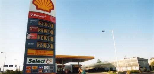 Cenám benzinu u stanic Shell se pomalu nedá konkurovat (ilustrační foto).