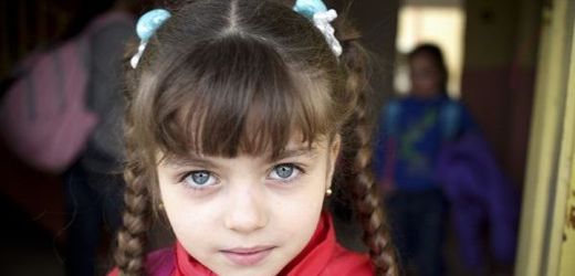 Syrská dívka v uprchlickém táboře v Turecku.