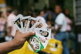 Hlavní viníci skandálu Menssãlao na hracích kartách.