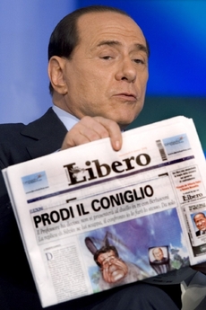 Deník Libero obvykle stojí na straně Silvia Berlusconiho a pravicových populistů.