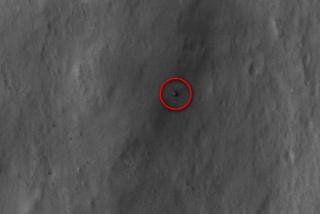 Curiosity na povrchu Marsu.