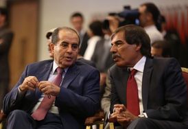 Poslanci nového libyjského parlamentu. 