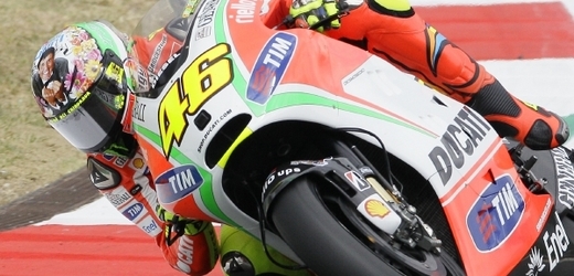 Spojení Valentino Rossi - Ducati zatím příliš neklape.
