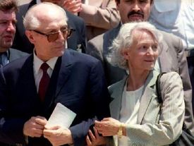 Honecker a jeho žena Margot roku 1993 v Santiagu de Chile.