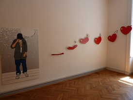 Instalaci v Galerii 1. patro připravil Votruba společně s kurátorem Martinem Dostálem a výtvarníkem Petrem Písaříkem. 