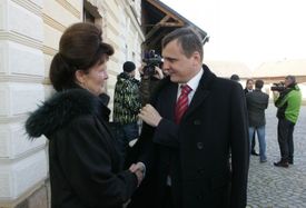 Dohoda stvrzena. Ludmila Havránková a Vít Bárta (VV).
