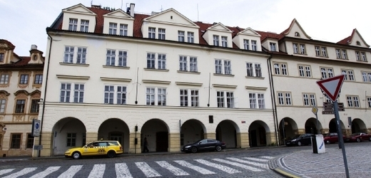 Hradčanský dům U Drahomířina sloupu, ve kterém by mělo vzniknout nové sídlo Knihovny Václava Havla, zkoumala památková inspekce ministerstva kultury. 