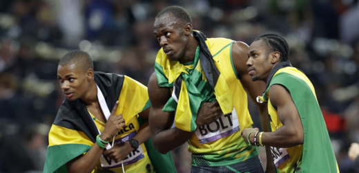 Bolt (uprostřed) a jeho jamajská parta.