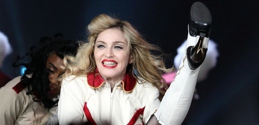 Jestli děvka, tak určitě ne vysloužilá. Madonna úmyslně budila kontroverze dvěma koncerty v Rusku.