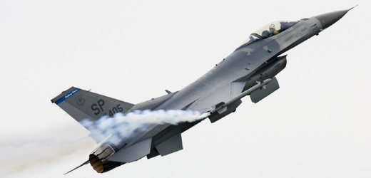 Stíhačka F-16.