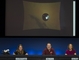 Odborní pracovníci kalifornské laboratoře zodpovídají dotazy na tiskové konferenci u příležitosti přistání Curiosity na Marsu.
