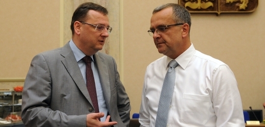 Ministra Kalouska (vpravo) čeká debata o rozpočtu, premiér Nečas (vlevo) zase chce přivítat české olympioniky.