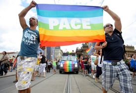 Homosexuálové na pochodu hrdosti.
