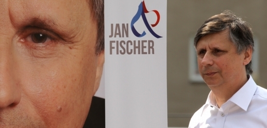 Prezidentský kandidát Jan Fischer říká, že o euru se musí vést debata.