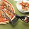 Krájení pizzy není zase tak těžké, ale s těmito speciálními nůžkami spojenými s naběračkou to přece jen jde o něco lépe.