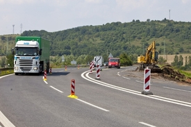 Dostavba dálnice D8 u Řehlovice.