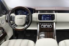 Interiér renomovaného SUV nemůže být jiný než luxusní.