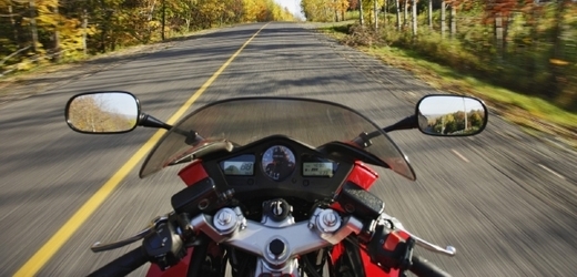 Motocyklisté nemají u řidičů automobilů dobrý kredit (ilustrační foto).
