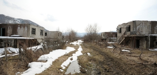 Opuštěná gruzínská vesnice nedaleko Cchnivali.