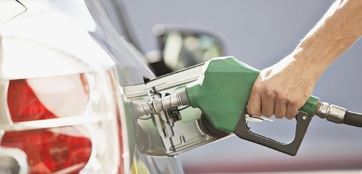 Minulý týdn ve středu stál litr benzínu Natural 95 v průměru 37,40 korun za litr (ilustrační foto).