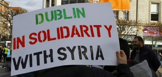 Libyjská komunita v irském Dublinu podporuje syrské rebely.