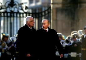 Václav Klaus (vlevo) s Vladimirem Putinem.