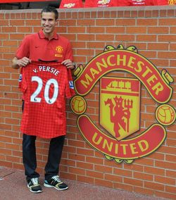 Robin van Persie podepsal v Manchesteru United.
