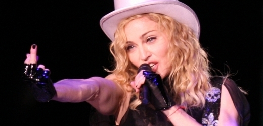 Vzkaz Putinovi? Americká zpěvačka Madonna kritizuje odsouzení členek ruské skupiny Pussy Riot.