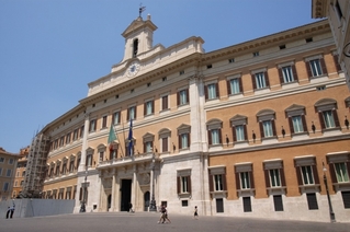 Budova italského parlamentu v Římě.
