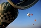 Balon létá ve výšce korun stromů nebo může vystoupat pořádně vysoko. Světový rekod je téměř 17 kilometrů.