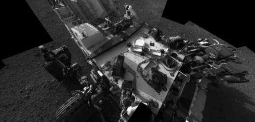 Vozítko Curiosity úspěšně dokončilo první testovací jízdu po povrchu Marsu.