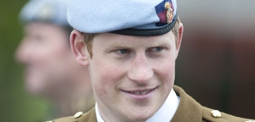 Sedmadvacetiletý Harry je pilotem vrtulníků v britské armádě.