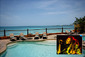 Rodina slavného zesnulého zpěváka Boba Marleyho vlastní luxusní hotel s názvem Marley Resort and Spa na Bahamách. Kdysi šlo o přímořský rekreační dům pro rodinu, dnes je tam malé letovisko s 16 pokoji a apartmány. Za noc tam zaplatíte 295 až 865 dolarů (5900 až 17 300 korun).