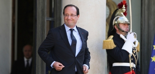 Francouzský prezident Hollande ztrácí na oblibě.