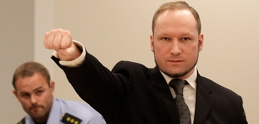 Masový vrah Breivik v soudní síni.