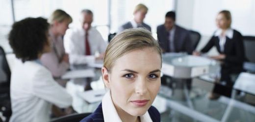Některé vlastnosti či projevy chování u kolegů v práci vyvolávají špatnou pracovní náladu. 