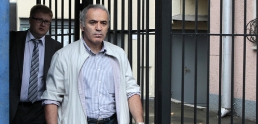 Bývalého mistra světa v šachu Garriho Kasparova soud v Moskvě zprostil obvinění z porušení zákona o demonstracích.