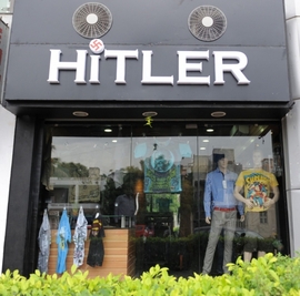 Majitel obchodu tvrdí, že netušil kdo Hitler ve skutečnosti byl.