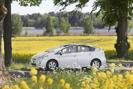 Nejprodávanějším hybridem současnosti je Toyota Prius.