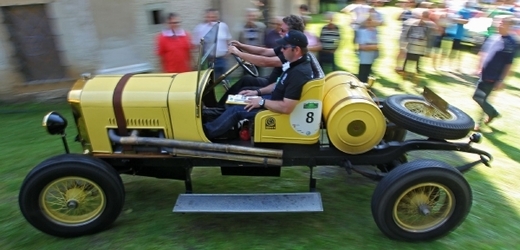 Závodní vůz Laurin & Klement 300 z počátku dvacátých let minulého století.