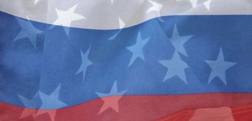 Vlajky USA a Ruska. 